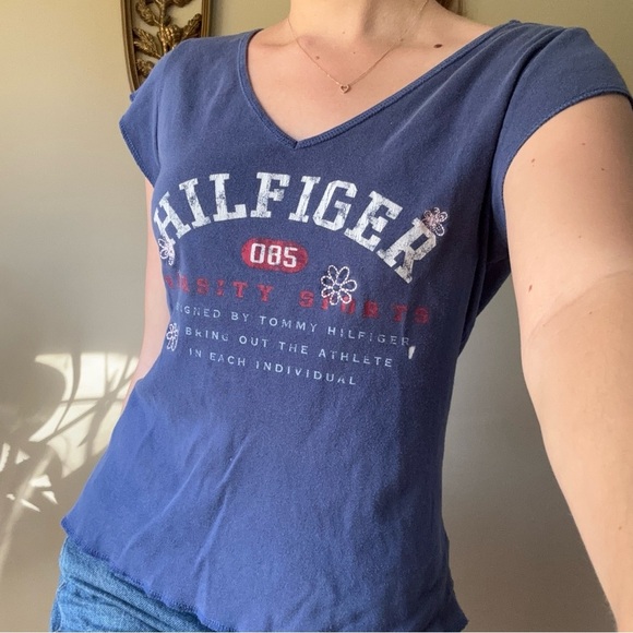 Tommy Hilfiger Y2K Graphic Tee - Picture 7 of 8